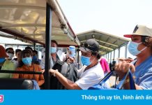 Khách du lịch tăng vọt