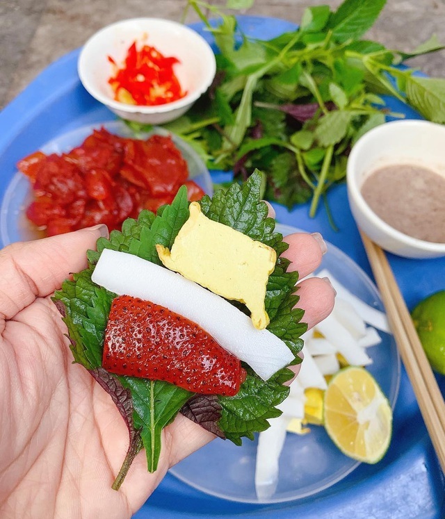 Độc lạ món sứa 'hạ hỏa', được ví là sashimi phiên bản Việt