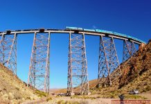 “Thót tim” trước 6 đường tàu nguy hiểm nhất thế giới “Thót tim” trước 6 đường tàu nguy hiểm nhất thế giới - Ảnh 1.