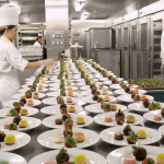 Cách siêu du thuyền phục vụ 30.000 suất ăn mỗi ngày Xem cách một siêu du thuyền phục vụ 30.000 suất ăn mỗi ngày thế nào? - 2