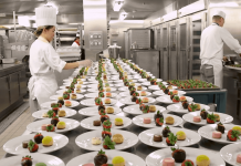 Cách siêu du thuyền phục vụ 30.000 suất ăn mỗi ngày Xem cách một siêu du thuyền phục vụ 30.000 suất ăn mỗi ngày thế nào? - 2