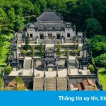 Bức tranh vẽ bằng chân tại lăng vua Khải Định