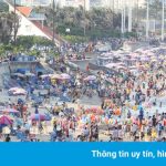 Bãi biển Vũng Tàu chật kín người chiều 30/4