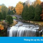 Thành phố có hơn 100 thác nước nằm ở quốc gia nào?