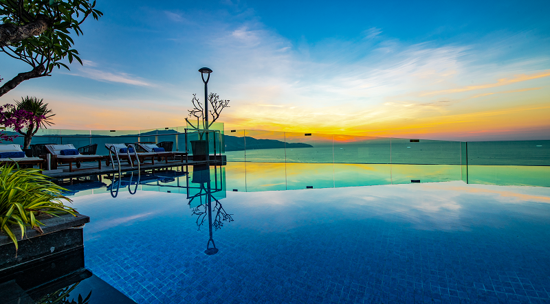 hồ bơi khách sạn Sala Đà Nẵng Beach