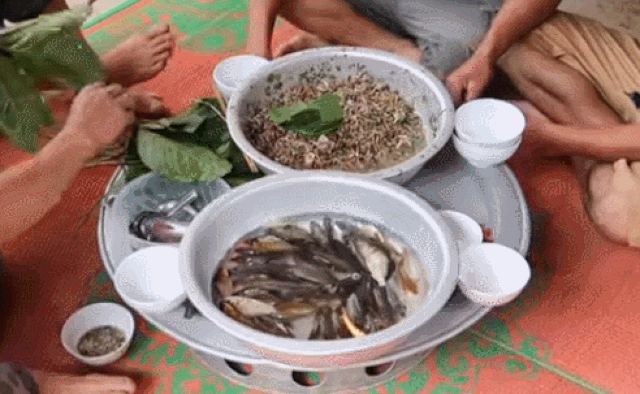 Loạt đặc sản Việt 'nhảy tanh tách' trong miệng thực khách khi thưởng thức