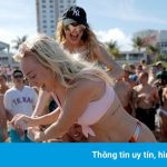 Giới trẻ Mỹ nóng lòng được tiệc tùng trở lại