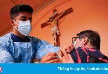 Bài học đắt giá từ quốc gia đi đầu tiêm vaccine Trung Quốc