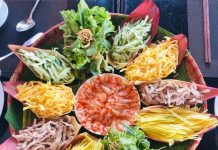 ‘Gắp mỏi tay’ món lẩu ‘triết lý’, trang trí màu mè ở Phan Thiết 'Gắp mỏi tay' món lẩu 'triết lý', trang trí màu mè ở Phan Thiết