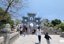 Nắng nóng, nghỉ lễ ngắn, người Đà Nẵng, Huế chọn điểm vui chơi đơn giản Nắng nóng, nghỉ lễ ngắn, người Đà Nẵng, Huế chọn điểm vui chơi đơn giản - Ảnh 1.