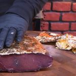 Choáng với món thịt bò ‘bọc’ vàng, ăn một miếng mất cả gia tài Choáng với món thịt bò bọc vàng, ăn một miếng mất cả gia tài - 1