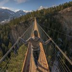 “Thót tim” trước cầu vắt ngang vực thẳm chuẩn bị ra mắt ở Canada Thót tim trước cầu vắt ngang vực thẳm chuẩn bị ra mắt ở Canada - Ảnh 1.