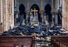 Việc xây dựng lại Nhà thờ Đức Bà có thể mất tới 20 năm Việc xây dựng lại Nhà thờ Đức Bà có thể mất tới 20 năm - Ảnh 1.