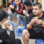 Quán bánh mì bảo thủ thời bao cấp mỗi buổi sáng hết bay 400 cái Quán bánh mỳ bảo thủ thời bao cấp mỗi buổi sáng hết bay 400 cái - 1