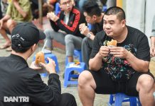 Quán bánh mì bảo thủ thời bao cấp mỗi buổi sáng hết bay 400 cái Quán bánh mỳ bảo thủ thời bao cấp mỗi buổi sáng hết bay 400 cái - 1