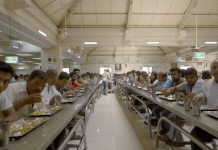 Choáng váng với ‘siêu bếp’ phục vụ miễn phí 40.000 suất ăn mỗi ngày Choáng váng với 'siêu bếp' phục vụ miễn phí 40.000 suất ăn mỗi ngày