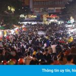 Dòng người đổ về chợ Đà Lạt đêm 30/4