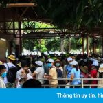 Khách xếp hàng dài mua vé vào cổng khu du lịch ở Nha Trang