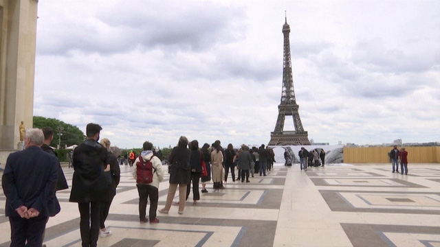 Nghệ thuật sắp đặt 3D chào mừng Tháp Eiffel sắp đón khách trở lại - Ảnh 7.