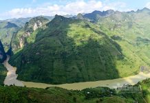 Lướt thuyền xuyên hẻm sâu nhất Đông Nam Á ở Việt Nam Lướt thuyền xuyên hẻm sâu nhất Đông Nam Á ở Việt Nam