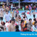 Công viên nước Đầm Sen kín người ngày 1/5