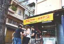 Bánh mì chảo tồn tại hơn 50 năm hấp dẫn bao thế hệ thực khách Bánh mì chảo tồn tại hơn 50 năm hấp dẫn bao thế hệ thực khách - Ảnh 1.