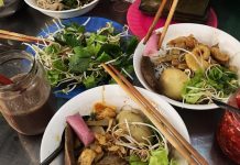 Bún cua thối ‘vừa ăn vừa bịt mũi’ thách thức thực khách ở Gia Lai Bún cua thối 'vừa ăn vừa bịt mũi' thách thức thực khách ở Gia Lai