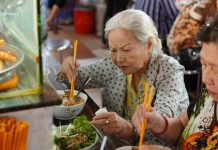 Quán bún suông tuổi đời gần 80 năm, công thức gia truyền 3 thế hệ nức tiếng chợ Bến Thành Quán bún suông tuổi đời gần 80 năm, công thức gia truyền 3 thế hệ nức tiếng chợ Bến Thành - Ảnh 1.