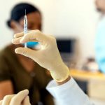 Bay Mỹ tiêm vắc-xin: Đi không khó nhưng chưa chắc được tiêm Bay Mỹ tiêm vắc-xin: Đi không khó nhưng chưa chắc được tiêm