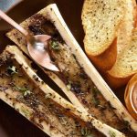 Cục xương tưởng bỏ đi thành món ngon lạ miệng, khách xì xụp húp Cục xương tưởng bỏ đi thành món ngon lạ miệng, khách xì xụp húp - 1