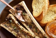 Cục xương tưởng bỏ đi thành món ngon lạ miệng, khách xì xụp húp Cục xương tưởng bỏ đi thành món ngon lạ miệng, khách xì xụp húp - 1