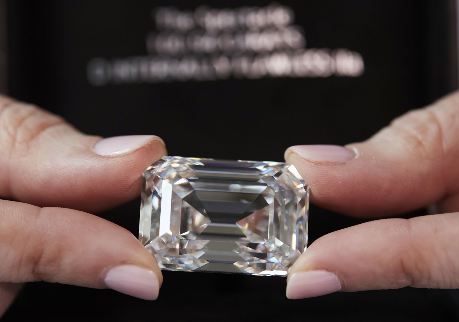 Chiêm ngưỡng viên Kim cương 101 carat khổng lồ - Ảnh 2.