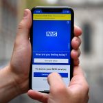 Vương quốc Anh triển khai “hộ chiếu vắc-xin” trước chứng nhận số của EU Vương quốc Anh triển khai hộ chiếu vắc-xin trước chứng nhận số của EU - Ảnh 1.