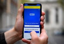 Vương quốc Anh triển khai “hộ chiếu vắc-xin” trước chứng nhận số của EU Vương quốc Anh triển khai hộ chiếu vắc-xin trước chứng nhận số của EU - Ảnh 1.