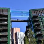 Độc đáo, “hồ bơi giữa trời” vắt ngang 2 tòa nhà ở London (Anh) Độc đáo, “hồ bơi giữa trời” vắt ngang 2 tòa nhà ở London (Anh) - Ảnh 1.