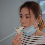 Công nghệ mới tại Singapore: Máy kiểm tra virus COVID-19 chỉ với một hơi thở Công nghệ mới tại Singapore: Máy kiểm tra virus COVID-19 chỉ với một hơi thở - Ảnh 1.