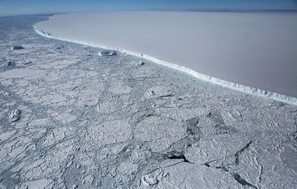 Tảng băng trôi lớn nhất thế giới vỡ ra từ thềm Nam Cực - Ảnh 4.