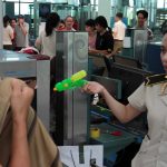 Quy định mới: Đồ vật nguy hiểm cấm khách mang lên máy bay Quy định mới: Đồ vật nguy hiểm cấm khách mang lên máy bay