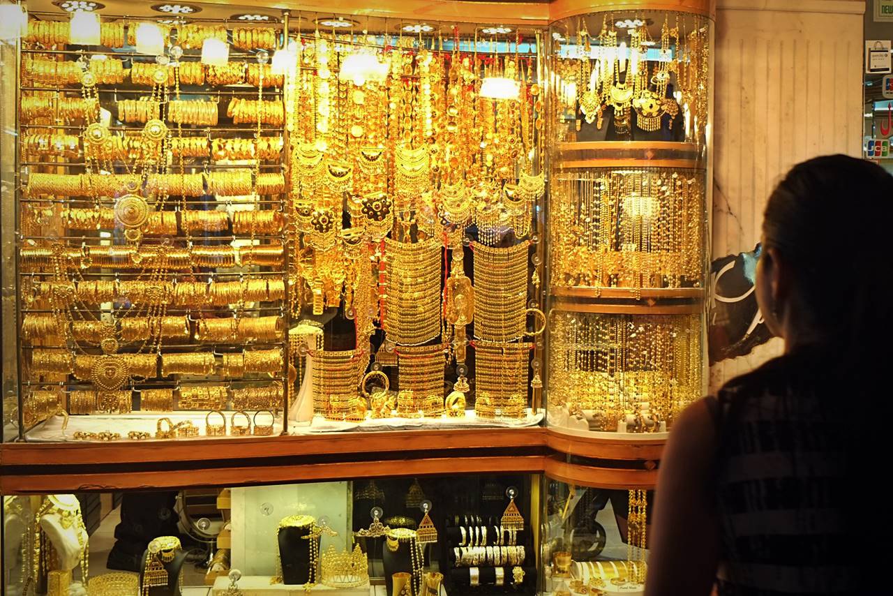 Khu chợ bày bán hàng tấn vàng, mặc cả như mua rau ở Dubai - 2
