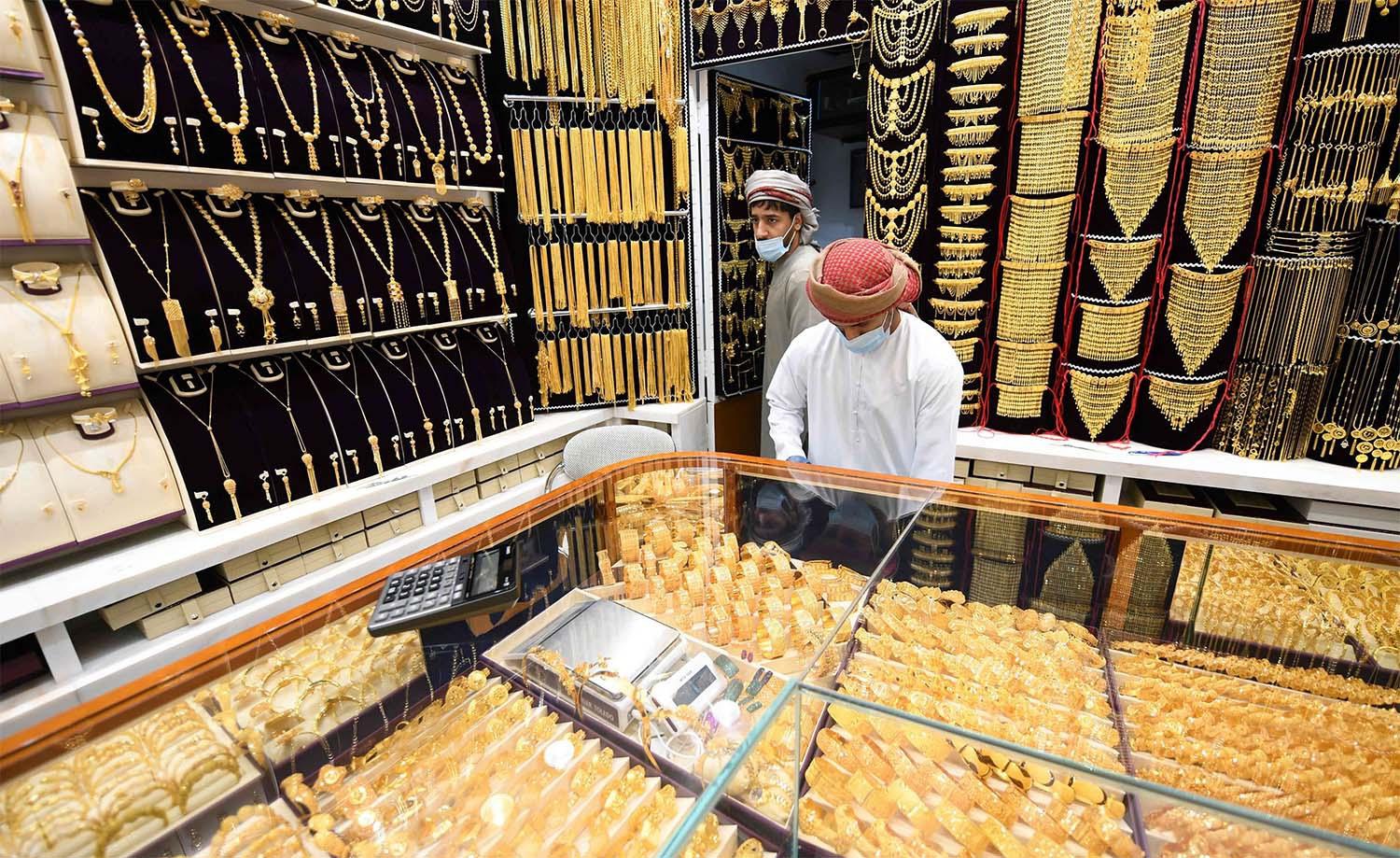 Khu chợ bày bán hàng tấn vàng, mặc cả như mua rau ở Dubai - 4