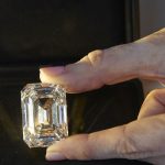 Chiêm ngưỡng viên Kim cương 101 carat “khổng lồ” Chiêm ngưỡng viên Kim cương 101 carat khổng lồ - Ảnh 1.