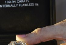 Chiêm ngưỡng viên Kim cương 101 carat “khổng lồ” Chiêm ngưỡng viên Kim cương 101 carat khổng lồ - Ảnh 1.