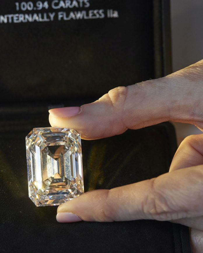Chiêm ngưỡng viên Kim cương 101 carat khổng lồ - Ảnh 1.