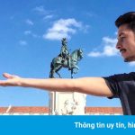 Chàng trai sáng tạo trên nền công trình nổi tiếng