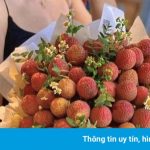 Bó hoa làm từ vải thiều giá một triệu đồng