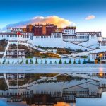 Cung điện Potala trung tâm của Phật Giáo khi đi du lịch Tây Tạng