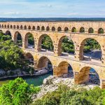 Khám phá vẻ đẹp kì vĩ của cầu Pont du Gard khi đi du lịch Pháp