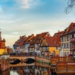 Khám phá 6 ngôi làng cổ tích đẹp mê mẩn khi đi tour du lịch Châu Âu