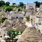Chiêm ngưỡng vẻ đẹp cổ kính của thị trấn Alberobello khi du lịch Ý