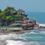 Tham quan đền Tanah Lot – Ngôi đền linh thiêng và độc đáo khi du lịch Indonesia